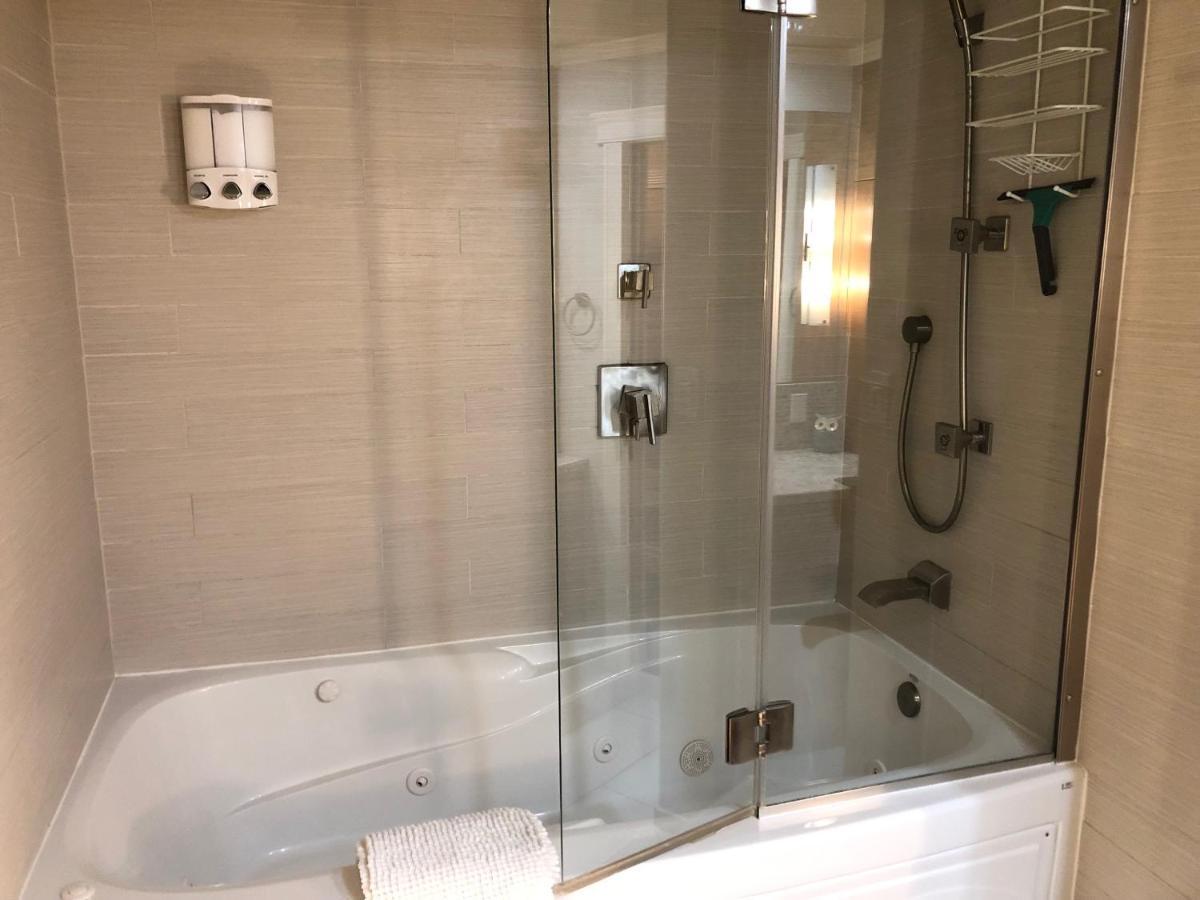 Apartment Luxury One Bed/bath W/ Parking On Whyte Ave